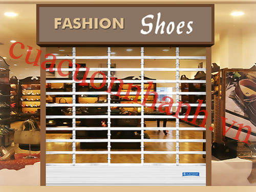 Cửa cuốn trung tâm thương mại Aust Grill inox vuông